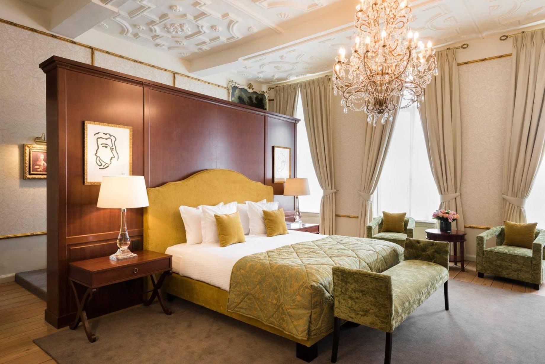 Suite Mary of Burgundy